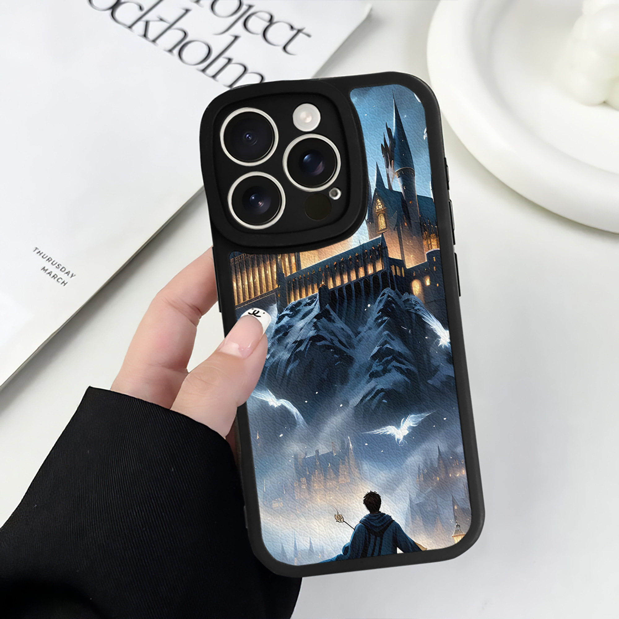 （画像用） Harry Potter ハリー・ポッターシリーズ 【iPhone 16シリーズ対応】シリコンスマホケース（レザー調） 材質：シリコン